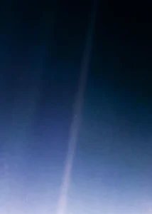 LumiPoster — شعاع في سماء زرقاء
