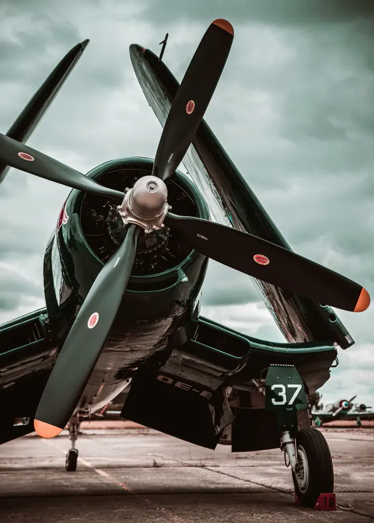 lumi-boards-art-547082acb1ebd409-1.webp LumiPoster — Green propeller plane - Image 1