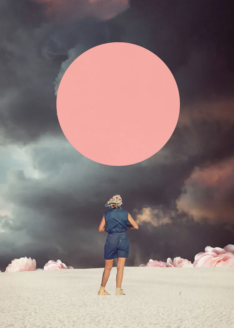 lumi-boards-art-998c6671bb873061 LumiPoster — امرأة تحت قمر وردي - الصورة 1
