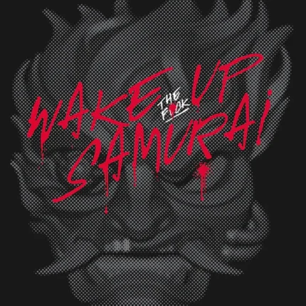 قناع ساموراي رمادي مع عبارة Wake Up Samurai بالأحمر