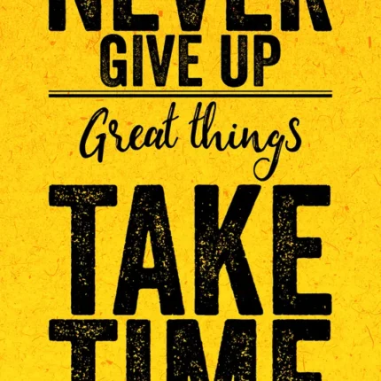 عبارة Never Give Up Great Things Take Time بحروف سوداء على خلفية صفراء