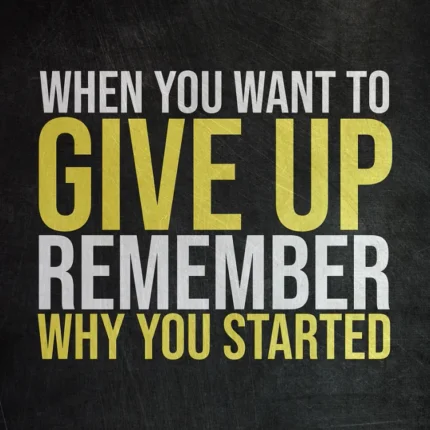 عبارة تحفيزية Give Up Remember Why You Started بحروف بيضاء وصفراء على خلفية سوداء