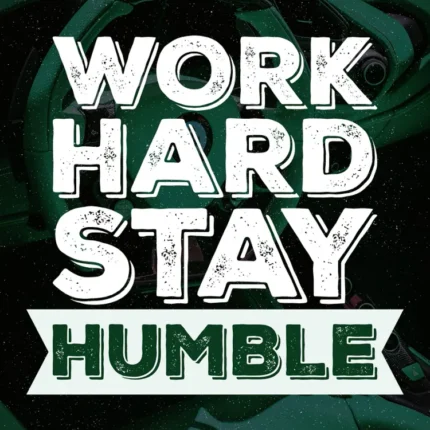 عبارة Work Hard Stay Humble بحروف بيضاء وشريط أخضر على خلفية داكنة