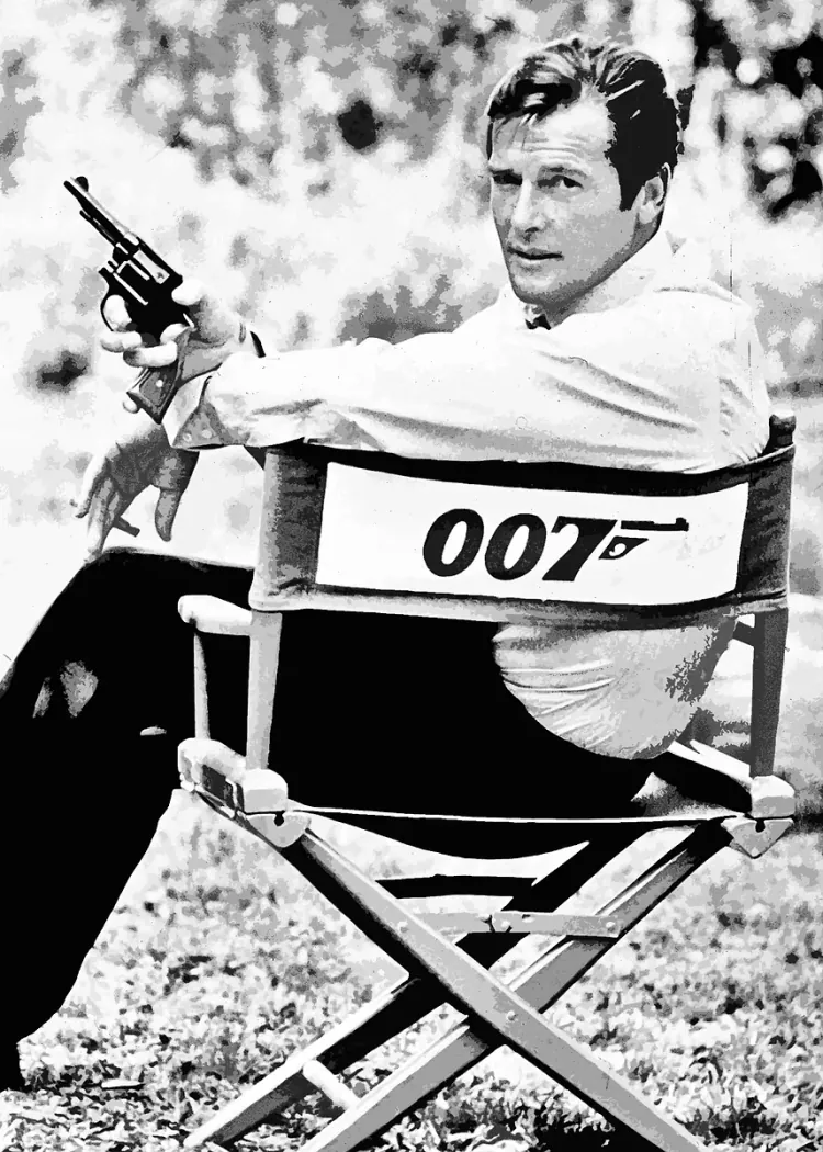 lumi-boards-movies-0e1062399722164d-1.webp LumiPoster — James Bond and 007 chair - Image 1